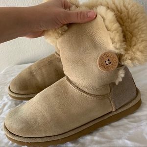 Ugg Bailey button boots Size 8